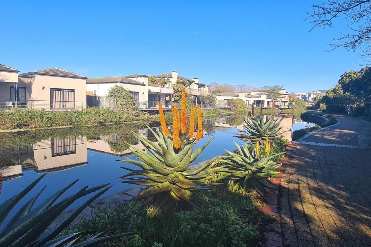 Waterside Townhouse Apartment Cape Town